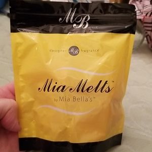 Mia Melts in Cinnamon Tea